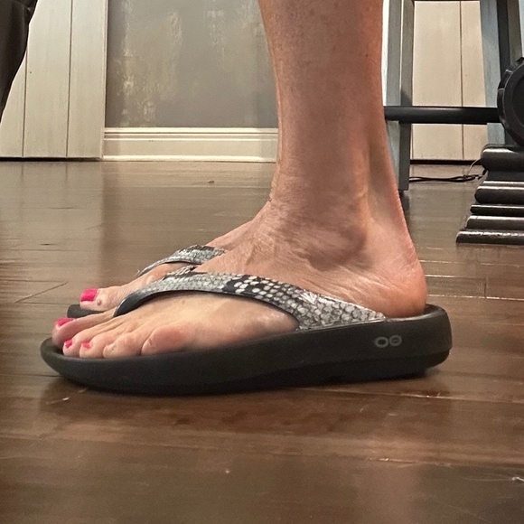 OOFOS OOlala Black Snakeskin Sandal - Picture 2 of 7